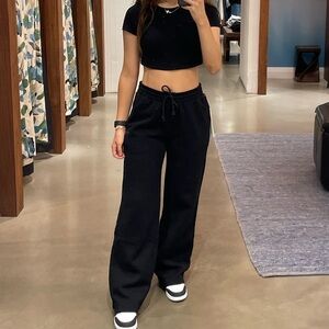 Aritzia TNA Cozy Fleece Boyfriend Wide Sweatpant